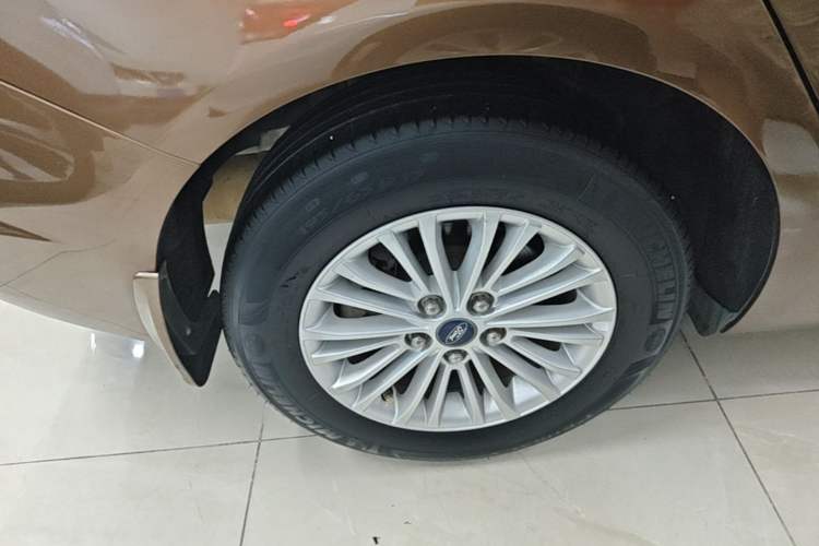 Used Ford Escort 2015 1.5L Manual Comfort Model Right Rear Wheel Hub