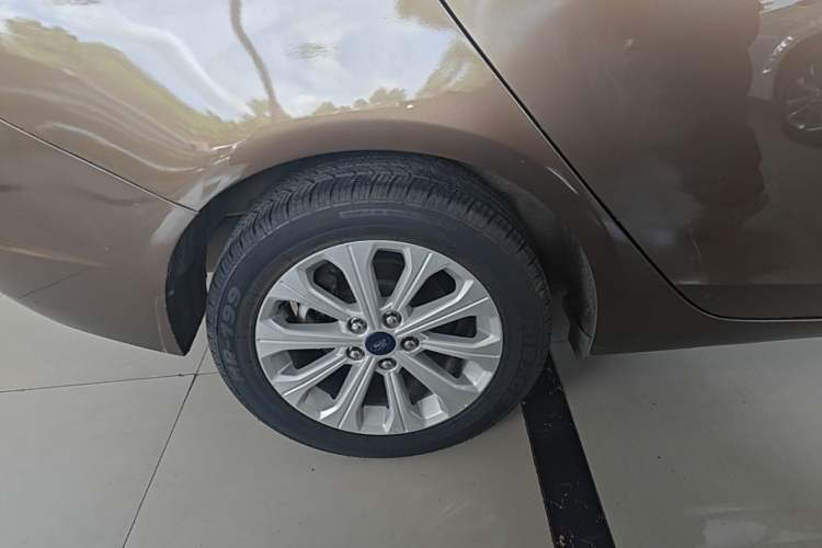 Used Ford Escort 2015 1.5L Automatic Fashion Model Right Rear Wheel Hub