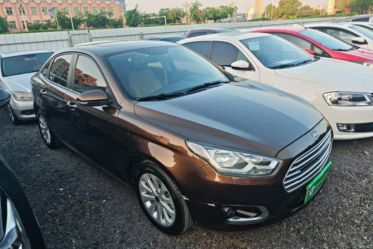 Used Ford Escort 2015 1.5L Automatic Fashion Model Right Side