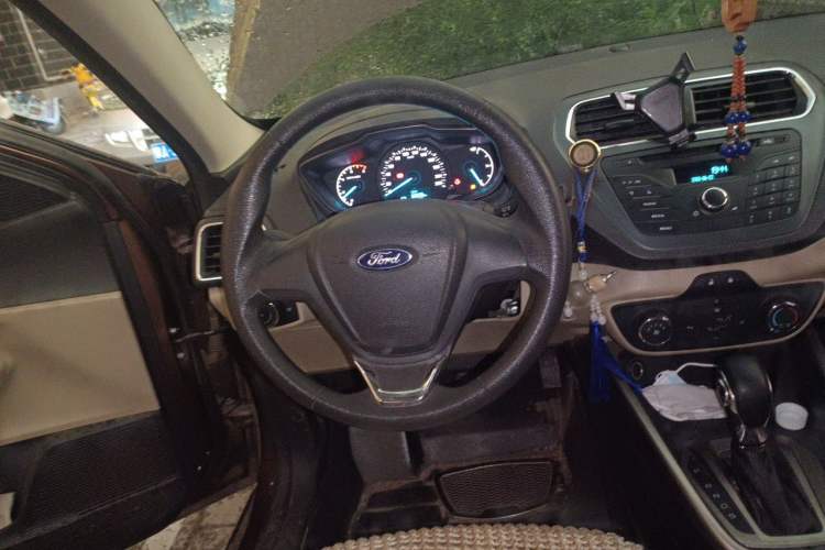 Used Ford Escort 2015 1.5L Automatic Comfort Edition Steering Wheel