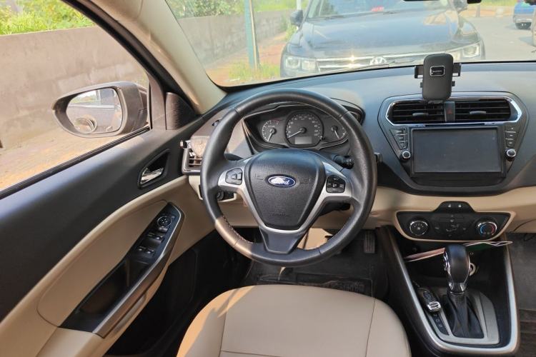 Used Ford Escort 2015 1.5L Automatic Comfort Edition Steering Wheel