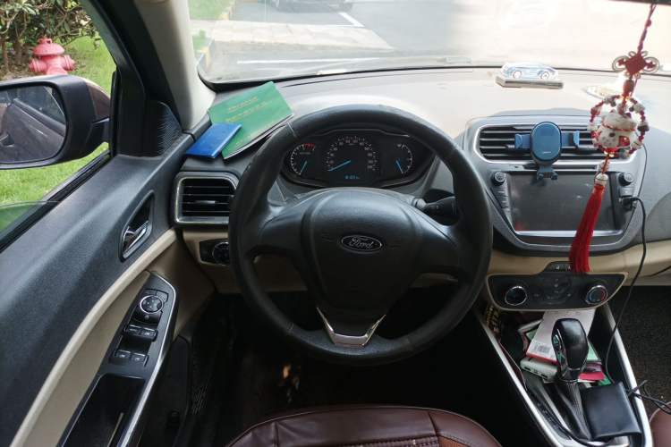 Used Ford Escort 2015 1.5L Automatic Comfort Edition Steering Wheel