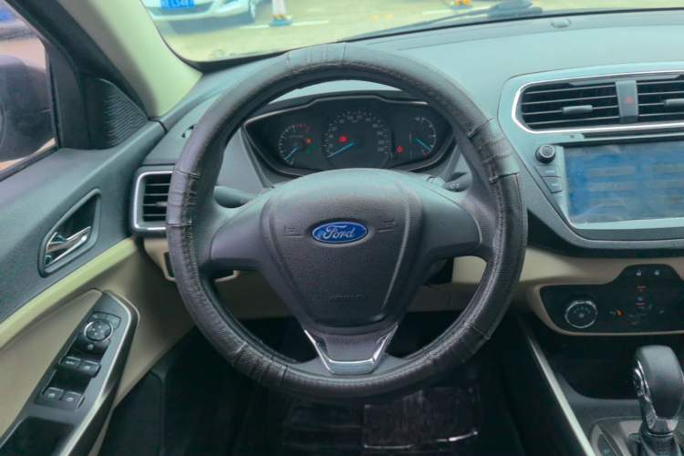 Used Ford Escort 2015 1.5L Automatic Comfort Edition Steering Wheel