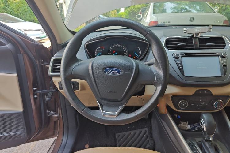 Used Ford Escort 2015 1.5L Automatic Comfort Edition Steering Wheel