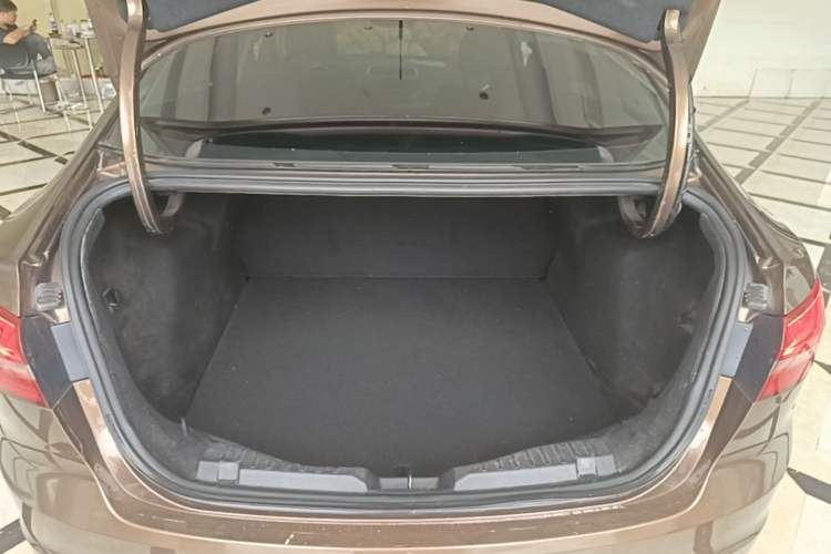 Used Ford Escort 2015 1.5L Automatic Fashion Model Trunk