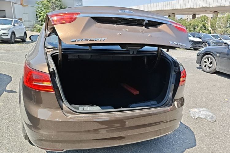 Used Ford Escort 2015 1.5L Automatic Fashion Model Trunk