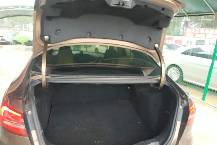 Used Ford Escort 2015 1.5L Automatic Fashion Model Trunk