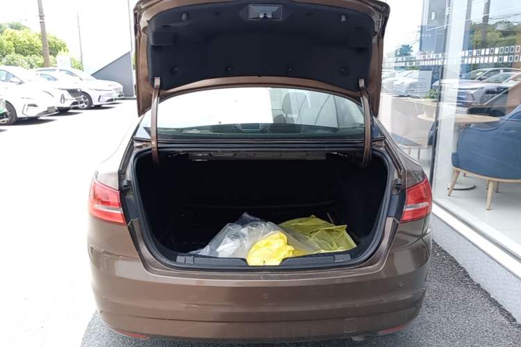 Used Ford Escort 2015 1.5L Automatic Fashion Model Trunk