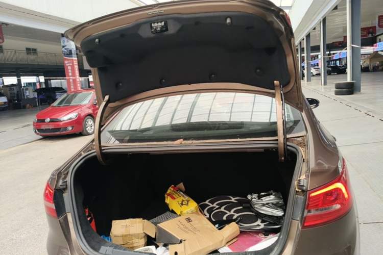 Used Ford Escort 2015 1.5L Automatic Fashion Model Trunk