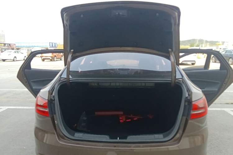 Used Ford Escort 2015 1.5L Automatic Fashion Model Trunk