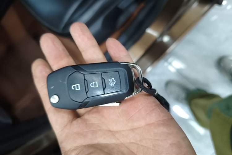 Used Ford Escort 2015 1.5L Automatic Fashion Model Vehicle Key