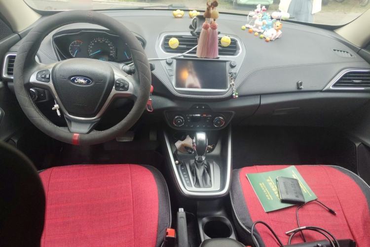 Used Ford Escort 2015 1.5L Automatic Fashion Model Center Console