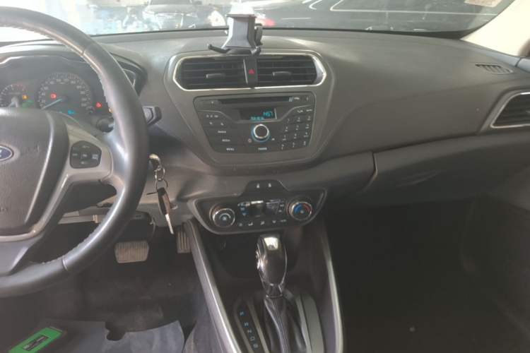 Used Ford Escort 2015 1.5L Automatic Fashion Model Audio And AC Panel