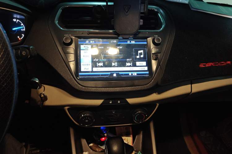 Used Ford Escort 2015 1.5L Automatic Comfort Edition Audio And AC Panel