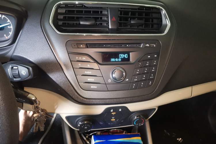 Used Ford Escort 2015 1.5L Automatic Comfort Edition Audio And AC Panel