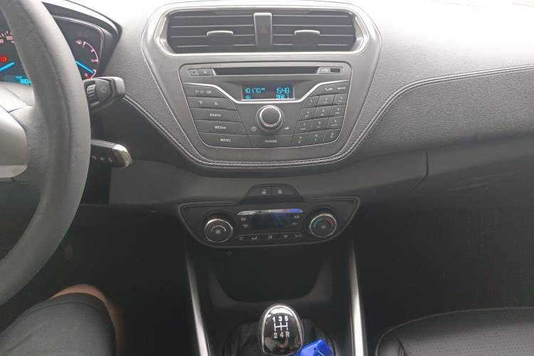 Used Ford Escort 2015 1.5L Manual Fashion Edition Audio And AC Panel