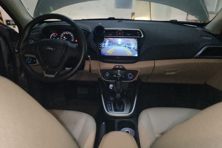 Used Ford Escort 2015 1.5L Automatic Comfort Edition Center Console