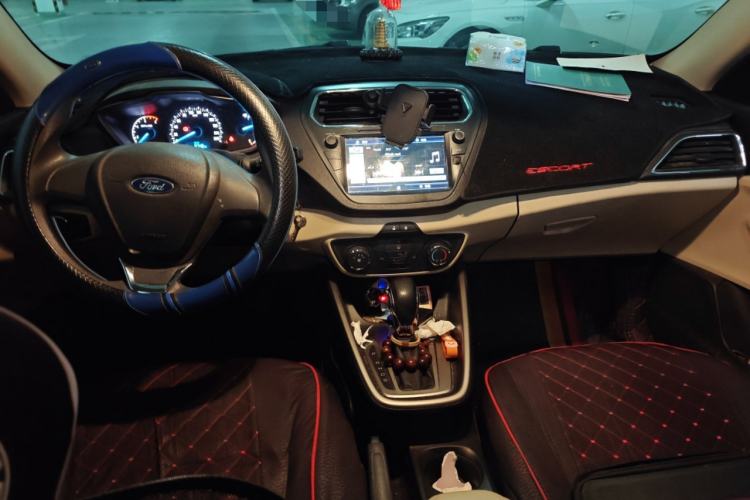 Used Ford Escort 2015 1.5L Automatic Comfort Edition Center Console