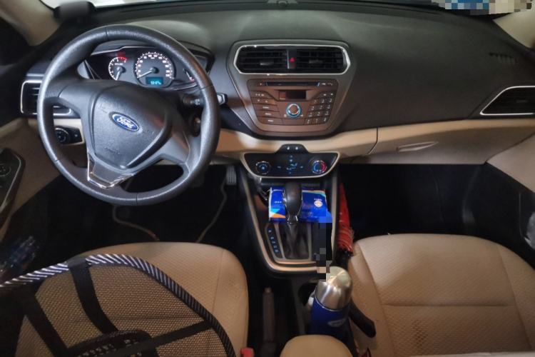 Used Ford Escort 2015 1.5L Automatic Comfort Edition Center Console