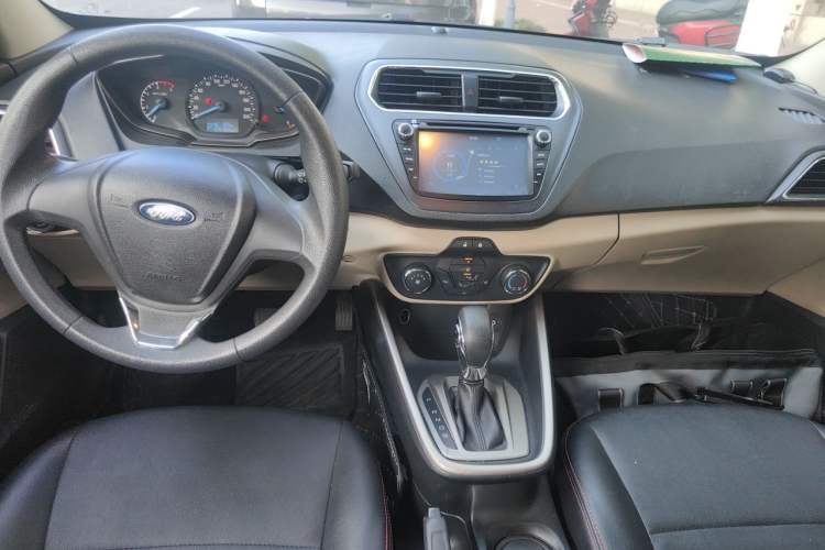 Used Ford Escort 2015 1.5L Automatic Comfort Edition Center Console