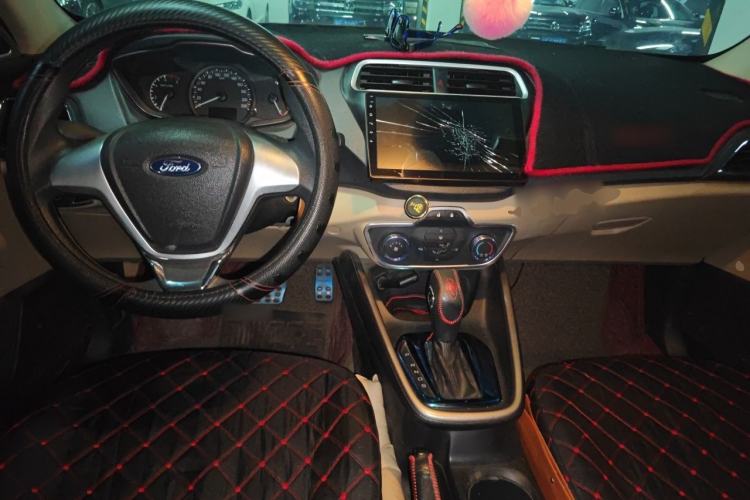 Used Ford Escort 2015 1.5L Automatic Comfort Edition Center Console