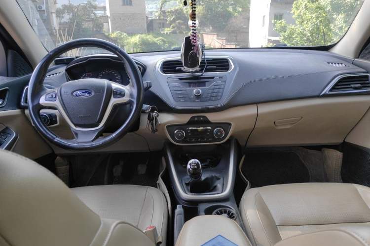 Used Ford Escort 2015 1.5L Manual Fashion Edition Center Console