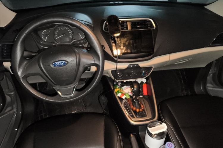 Used Ford Escort 2015 1.5L Automatic Comfort Edition Center Console