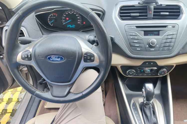 Used Ford Escort 2015 1.5L Automatic Fashion Model Center Console