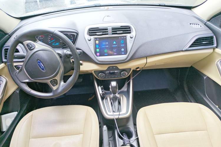 Used Ford Escort 2015 1.5L Automatic Fashion Model Center Console