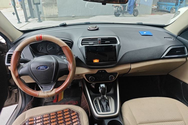 Used Ford Escort 2015 1.5L Automatic Comfort Edition Center Console
