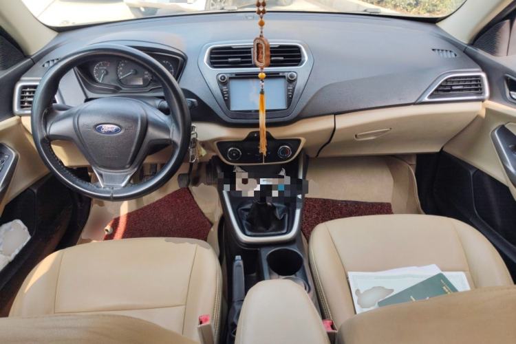 Used Ford Escort 2015 1.5L Manual Comfort Model Center Console