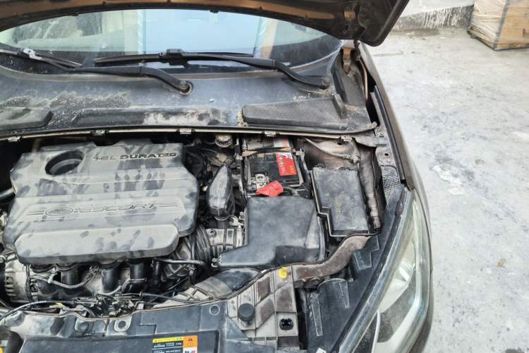 Used Ford Escort 2015 1.5L Automatic Comfort Edition Engine Bay Left
