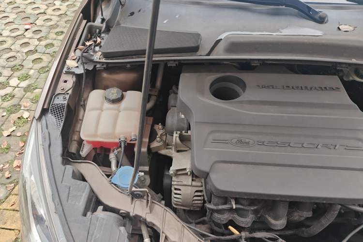 Used Ford Escort 2015 1.5L Manual Comfort Model Engine Bay Right