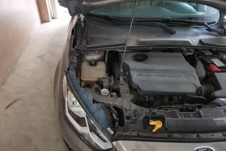 Used Ford Escort 2015 1.5L Automatic Comfort Edition Engine Bay Right