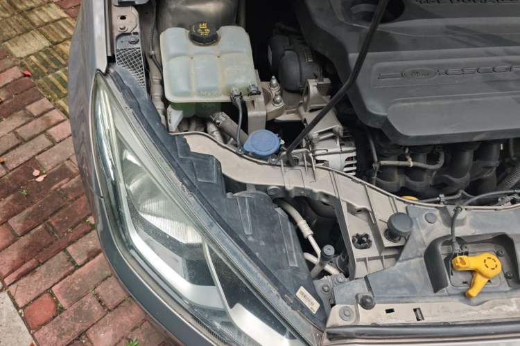 Used Ford Escort 2015 1.5L Automatic Comfort Edition Engine Bay Right