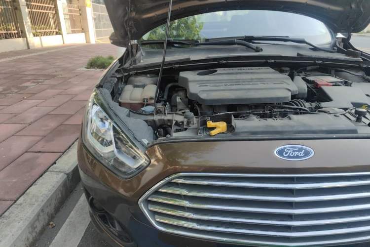Used Ford Escort 2015 1.5L Automatic Comfort Edition Engine Bay Right