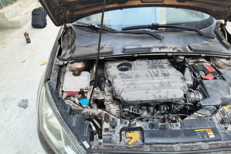 Used Ford Escort 2015 1.5L Automatic Comfort Edition Engine Bay Right