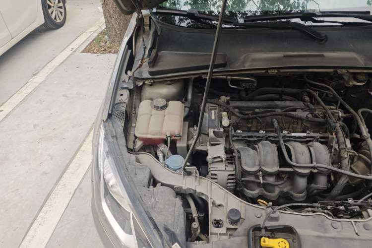 Used Ford Escort 2015 1.5L Manual Comfort Model Engine Bay Right