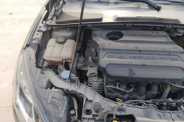 Used Ford Escort 2015 1.5L Manual Comfort Model Engine Bay Right