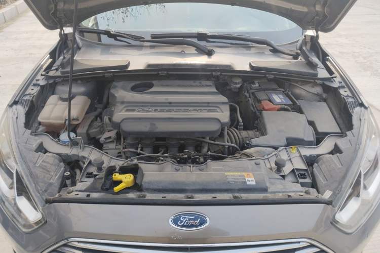 Used Ford Escort 2015 1.5L Manual Comfort Model Engine Bay