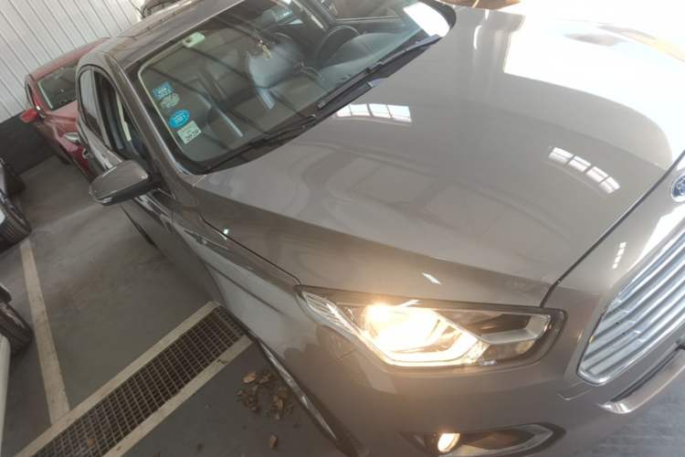 Used Ford Escort 2015 1.5L Automatic Fashion Model Exterior 1