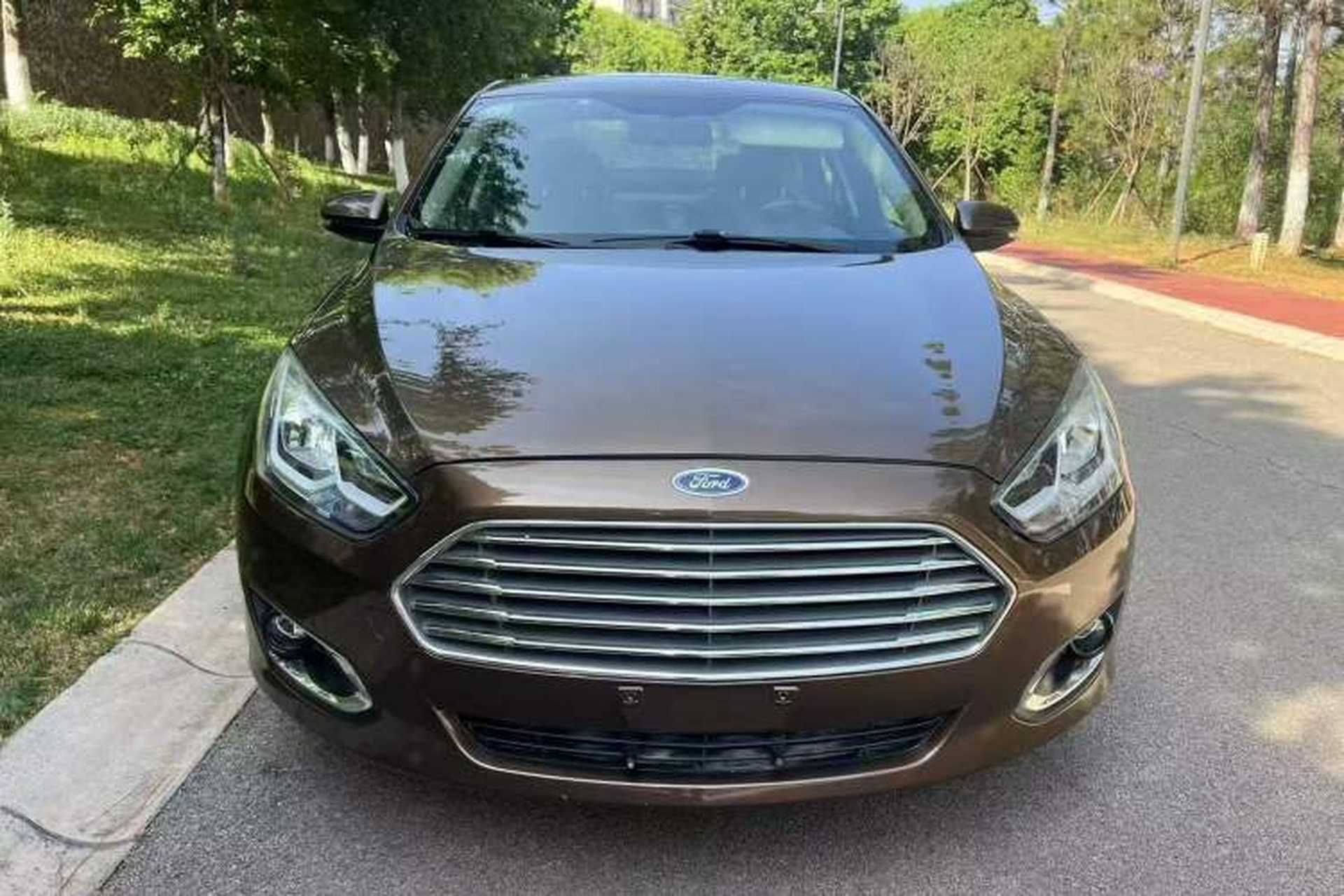 Used Ford Escort 2015 1.5L Automatic Fashion Model Exterior 1