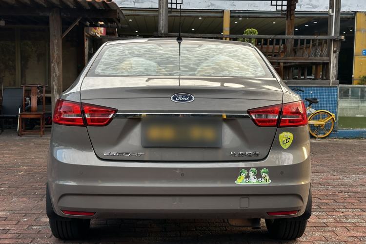 Used Ford Escort 2015 1.5L Automatic Fashion Model Exterior 4