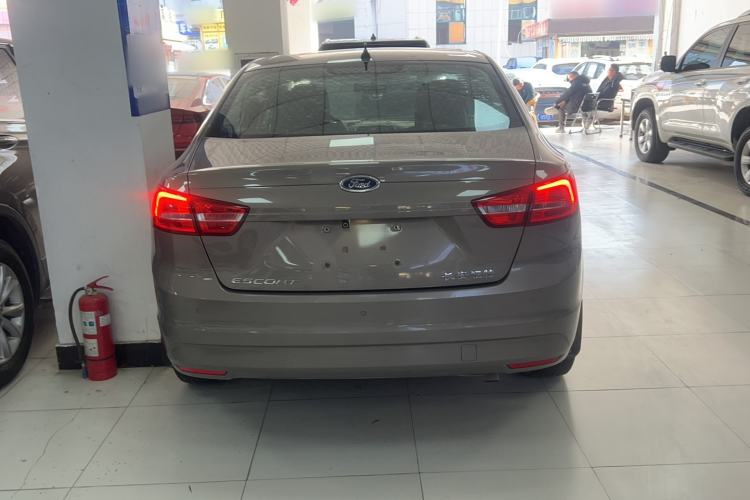 Used Ford Escort 2015 1.5L Automatic Comfort Edition Exterior 4