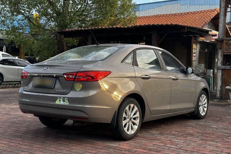 Used Ford Escort 2015 1.5L Automatic Fashion Model Exterior 5