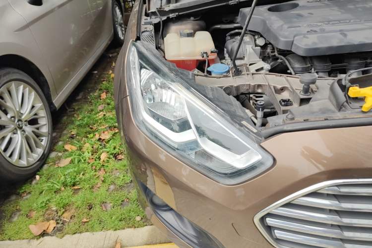 Used Ford Escort 2015 1.5L Automatic Comfort Edition Exterior 6
