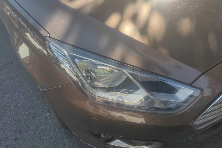 Used Ford Escort 2015 1.5L Automatic Fashion Model Exterior 6
