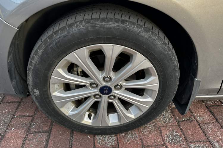Used Ford Escort 2015 1.5L Automatic Fashion Model Exterior 6