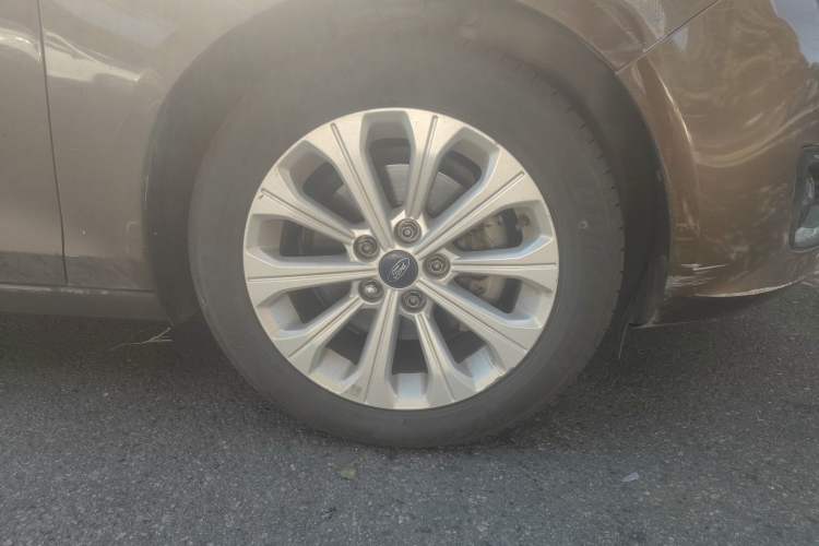Used Ford Escort 2015 1.5L Automatic Fashion Model Exterior 7