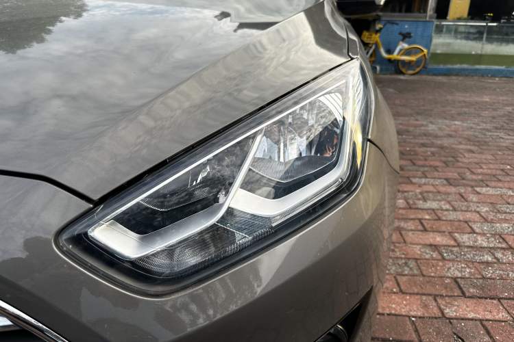 Used Ford Escort 2015 1.5L Automatic Fashion Model Exterior 7